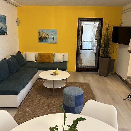 Peaceful Apartment With Patio Rovigno Esterno foto