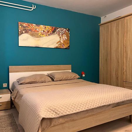 Peaceful Apartment With Patio Rovigno Esterno foto