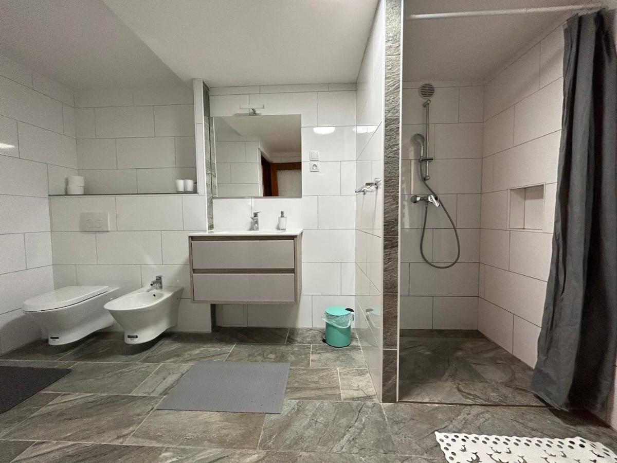 Peaceful Apartment With Patio Rovigno Esterno foto