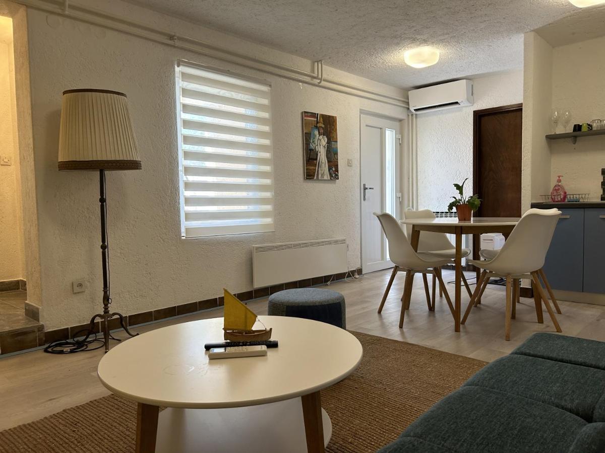 Peaceful Apartment With Patio Rovigno Esterno foto